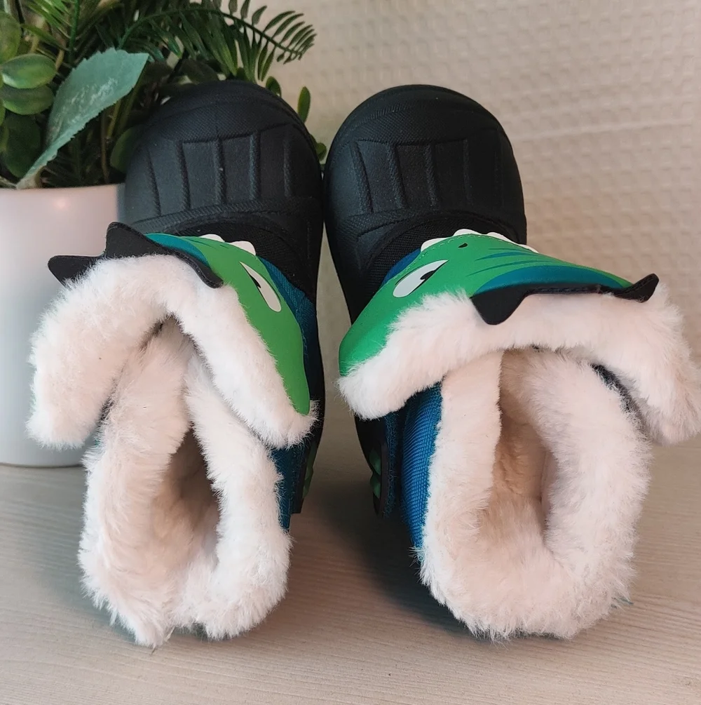 Cat & Jack Thermolite Ecomade Teal, Blue & Black Dinosaur Snow Boots Size 5